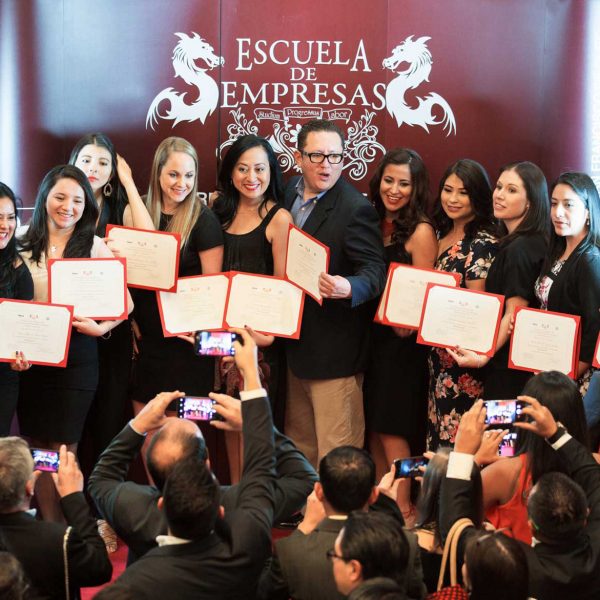 &iexcl;PARTICIPANTES DE DIFERENTES PROGRAMAS CELEBRARON SU GRADUACI&Oacute;N!