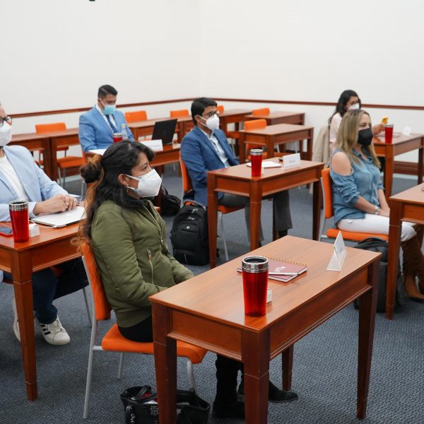 Futuros M&aacute;sters en Mercadotecnia inician un reto profesional