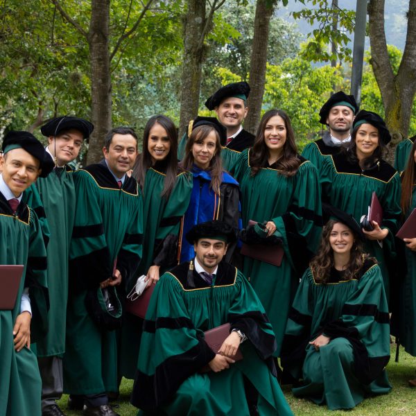 &iexcl;Felicitaciones graduados!