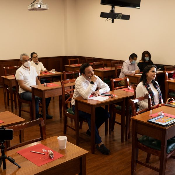 Interesados en las Maestr&iacute;as en Administraci&oacute;n de Empresas y Gerencia Bancaria y Financiera viven la experiencia USFQ