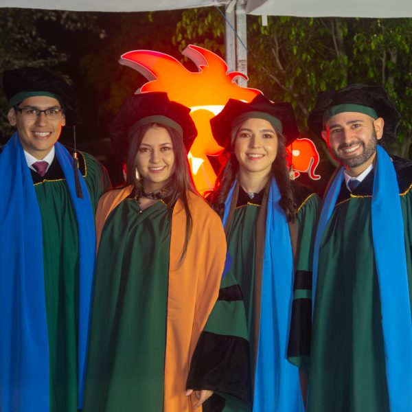 &iexcl;Felicitaciones graduados!