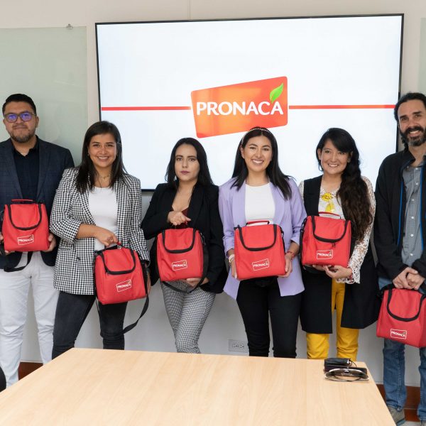 Alumnos de las maestr&iacute;as de Escuela de Empresas visitan las instalaciones de Pronaca