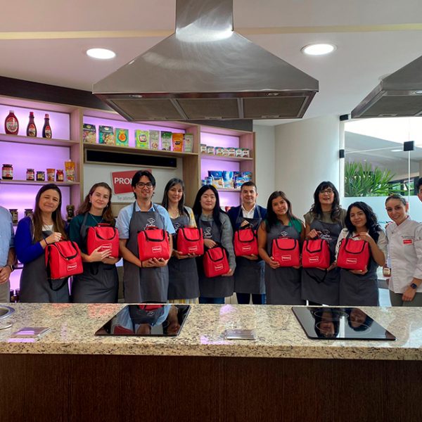 Pronaca comparte su prop&oacute;sito de alimentar bien con los estudiantes del MBA