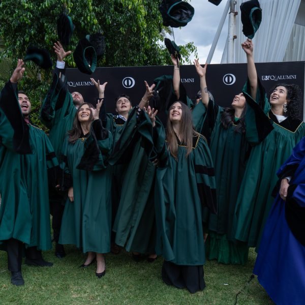 &iexcl;Felicitaciones graduados!
