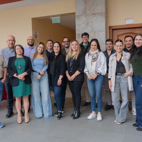 Provefrut abre sus puertas a Escuela de Empresas USFQ para fortalecer el liderazgo gerencial